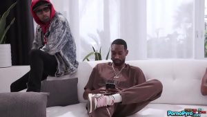 Bú cô thằng bạn thân của chồng