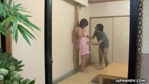 Chịch em không kịp cởi quần