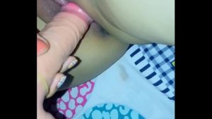 Tự sướng với sextoy bằng cu