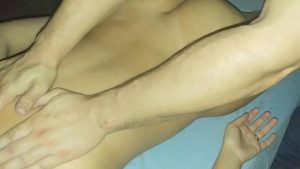 Mát xa rồi chơi luôn lồn dâm đang mở