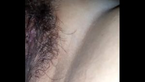 Liếm lồn dâm của vợ chảy nước cực sướng