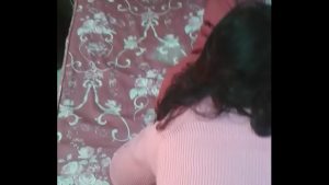 Em gái thích úp sấp để anh địt từ sau