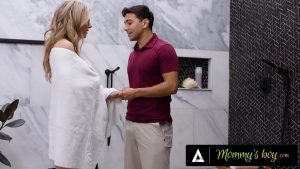 Con trai gạ gẫm mẹ kế địt nhau khi bố vắng nhà