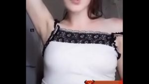 Em gái show hàng Uplive, chọt khe