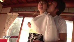 Chịch bóp vú sàm sỡ cô nhân viên hư hỏng sướng vô cùng